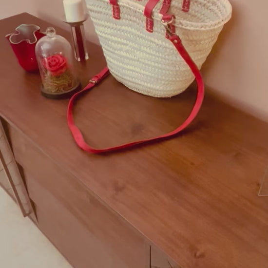 morocco-baskets.com
https://moroccobaskets.etsy.com/
#bohemianstyle #strawbasket #strawbaskets #frenchbasket #frenchbaskets #palmleafbasket #moroccobaskets #paniermarocain #cabas #beachbag #doum #shoppingbasket #accessory #shopperbag bags #marketbasket